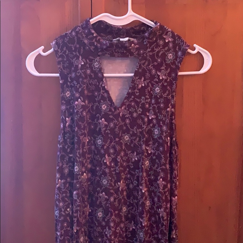 v-neck gapped dress